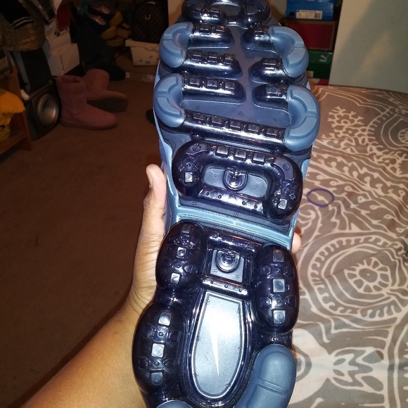 Sneakes - Picture 3 of 5